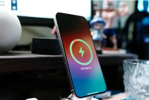 丹巴苹果15换屏服务分享用什么充电器给iPhone15充电更好 